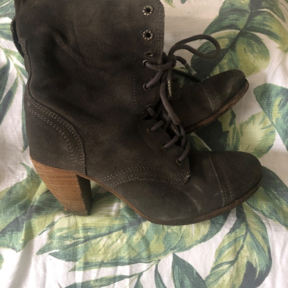 Heeled suede booties - Picture 3 of 3